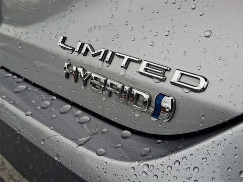 Used 2022 Toyota Avalon Limited image 33