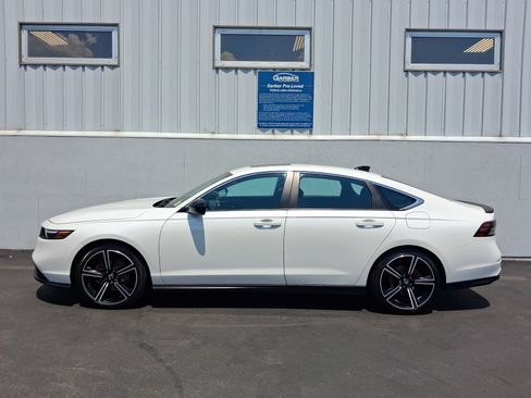 Used 2024 Honda Accord Sport image 2