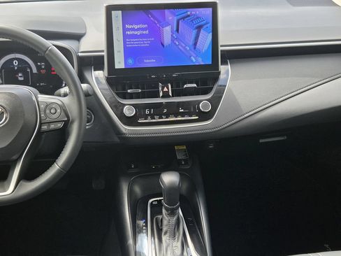Used 2025 Toyota Corolla XLE FWD image 17