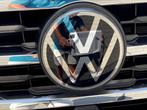 Used 2021 Volkswagen Atlas Cross Sport SEL Premium image 30