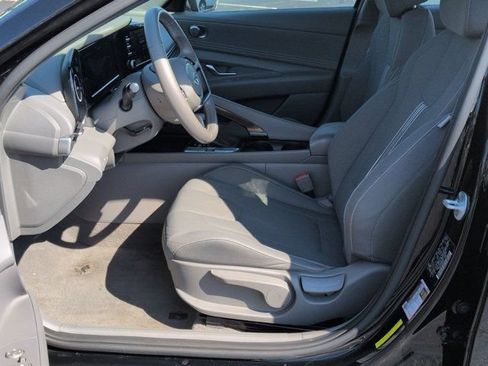 Used 2022 Hyundai Elantra SEL w/ Convenience Package FWD image 8