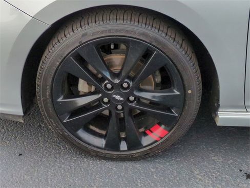 Certified 2018 Chevrolet Cruze LT w/ Sun And Sound Package image 33