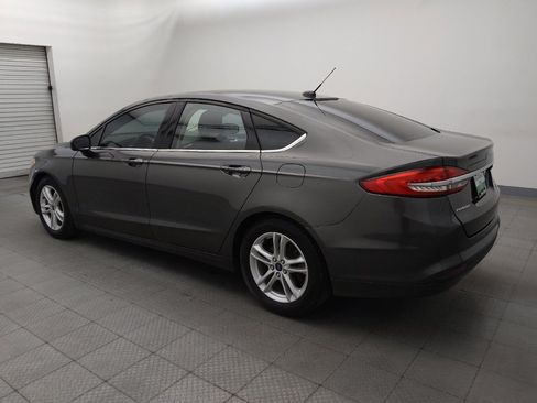 Used 2018 Ford Fusion SE w/ Fusion SE Technology Package FWD image 3