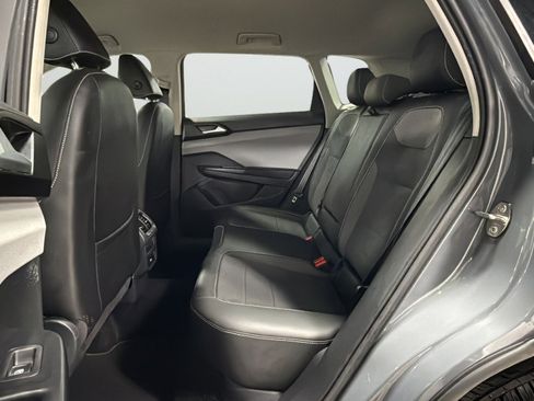 Used 2023 Volkswagen Taos SE image 33