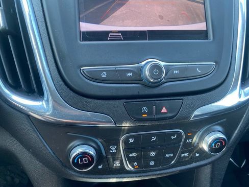 Used 2023 Chevrolet Equinox LT FWD image 29