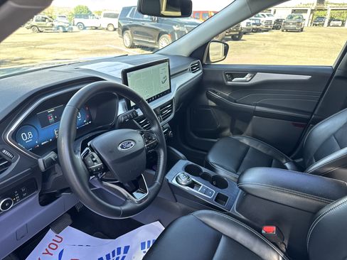 Certified 2025 Ford Escape Platinum AWD/4WD image 22