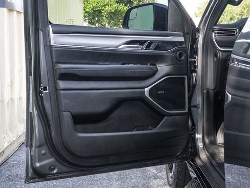 Used 2024 Jeep Wagoneer Series II image 33