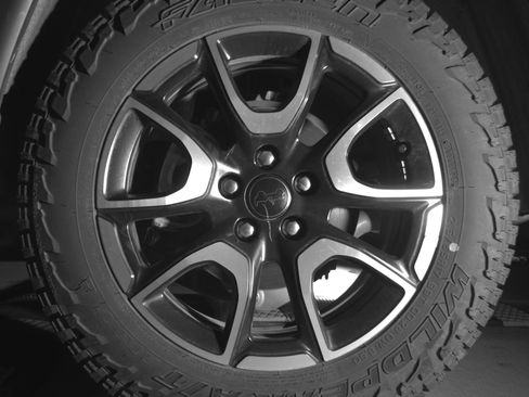 Used 2025 Jeep Compass Trailhawk AWD/4WD image 14