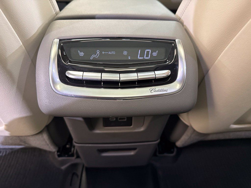 Certified 2023 Cadillac XT6 Premium Luxury w/ Technology Package AWD/4WD image 16