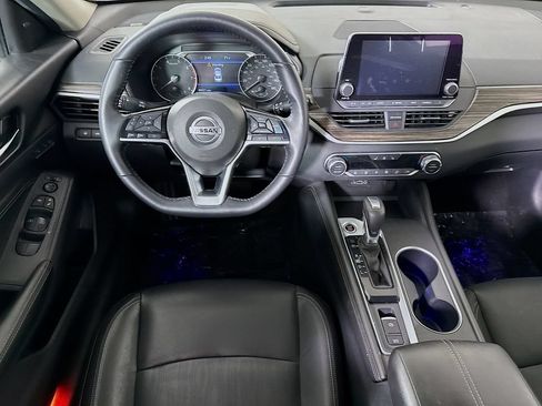 Certified 2019 Nissan Altima 2.0 Platinum FWD image 4