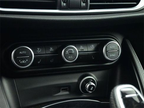 Used 2022 Alfa Romeo Stelvio Ti image 31