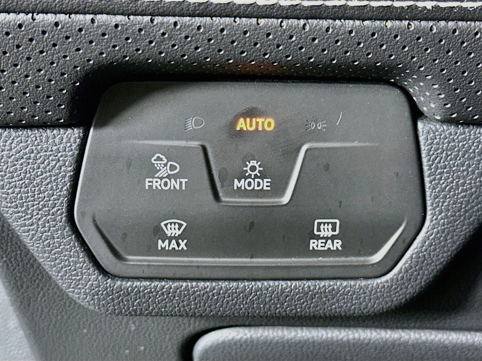 Used 2024 Volkswagen Atlas SE FWD image 17
