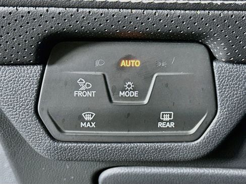 Used 2024 Volkswagen Atlas SE FWD image 17