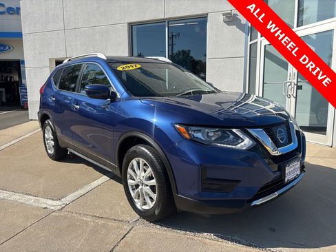 Used 2017 Nissan Rogue SV image 1