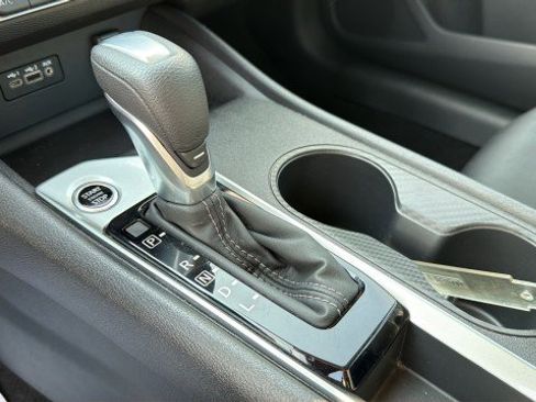 Used 2025 Nissan Altima 2.5 SV image 24