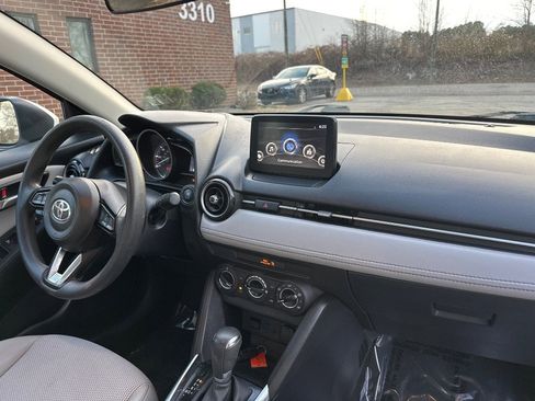 Used 2019 Toyota Yaris LE image 17