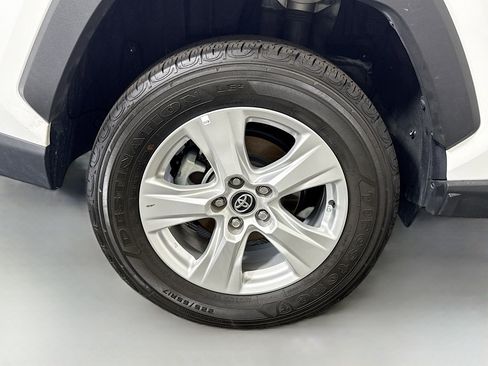 Used 2021 Toyota RAV4 XLE image 33