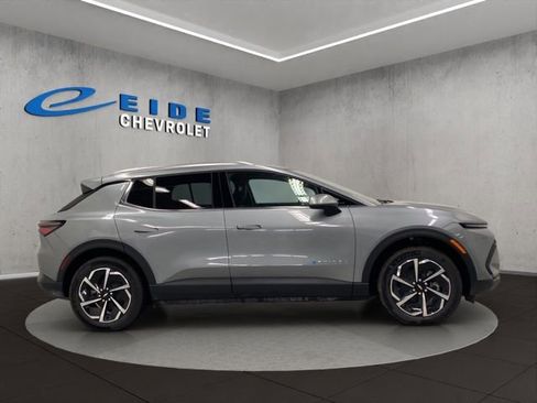 New 2026 Chevrolet Equinox EV LT AWD/4WD image 2