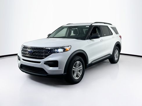 Used 2022 Ford Explorer XLT AWD/4WD image 1