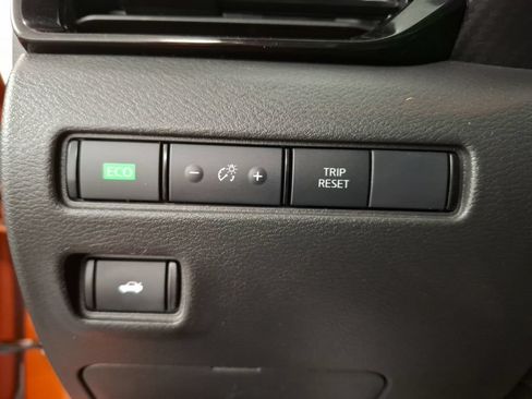 Used 2024 Nissan Sentra SR w/ SR Premium Package FWD image 16