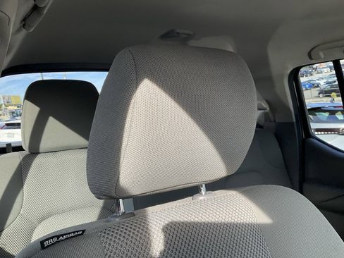 Used 2021 Nissan Frontier SV w/ Midnight Edition Floor Mats image 63