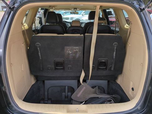 Used 2017 Kia Sedona LX w/ LX Essentials Premium Package FWD image 13