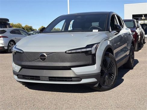 Used 2026 Volvo EX30 Cross Country Ultra image 2