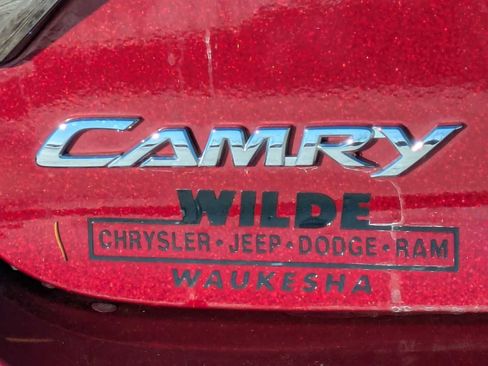 Used 2015 Toyota Camry SE image 12