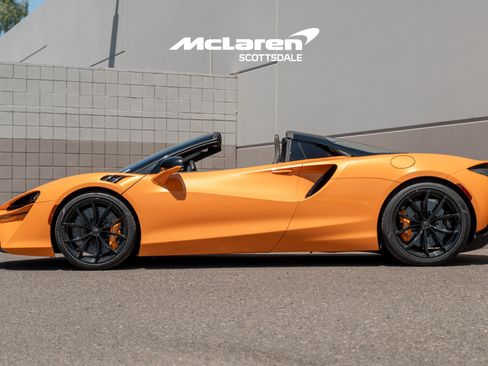 Used 2025 McLaren Artura Spider RWD image 4