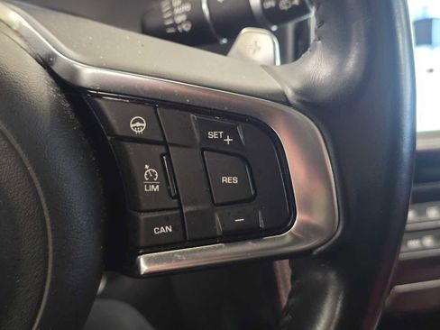 Used 2018 Jaguar F-PACE R-Sport image 34