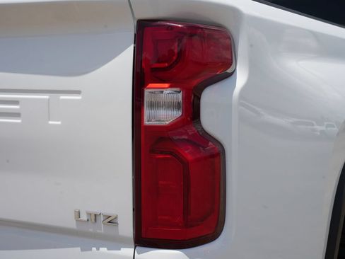 Used 2022 Chevrolet Silverado 2500 LTZ w/ LTZ Convenience Package AWD/4WD image 21