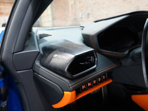 Used 2020 Lamborghini Huracan EVO RWD image 46