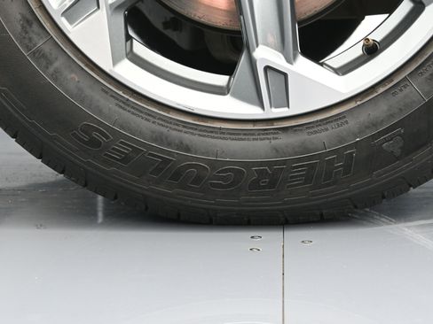 Used 2023 Chevrolet Blazer LT image 39