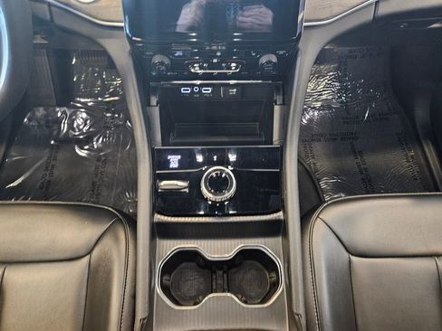 Used 2024 Jeep Grand Cherokee L Limited w/ Black Appearance Package image 18