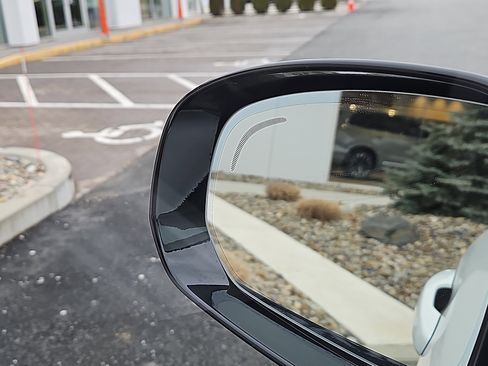 Used 2025 Volvo XC60 T8 Plus w/ Protection Package Premier image 18