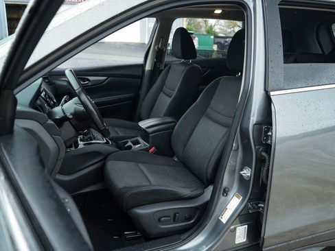 Used 2019 Nissan Rogue SV w/ Sun & Sound Touring Package image 8