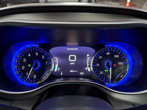 Used 2019 Chrysler Pacifica Touring-L Plus w/ Advanced Safetytec Group FWD image 13