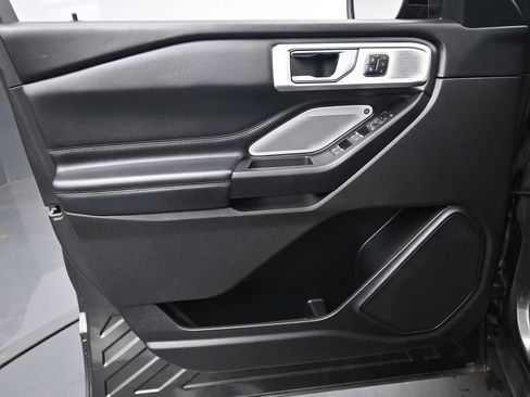 Used 2020 Ford Explorer Platinum w/ Premium Technology Package AWD/4WD image 23