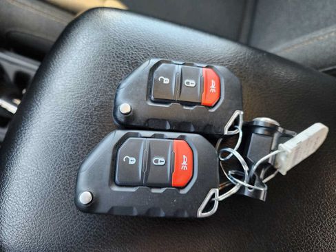 Used 2025 Jeep Gladiator Sport AWD/4WD image 25