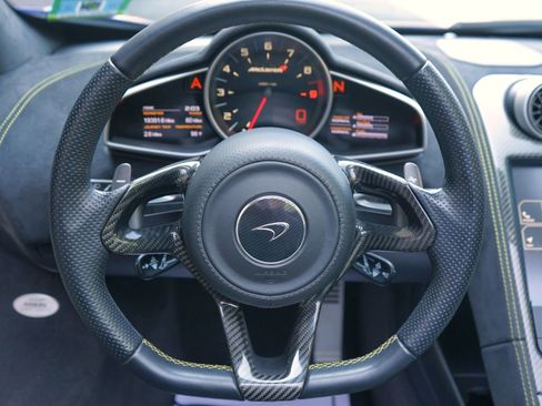 Used 2015 McLaren 650S Spider image 34