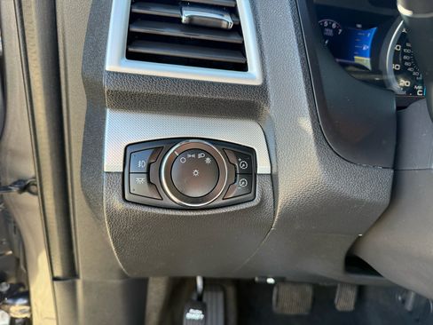 Used 2013 Ford Explorer XLT image 24