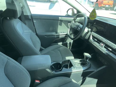 Certified 2025 Kia K4 FWD image 6
