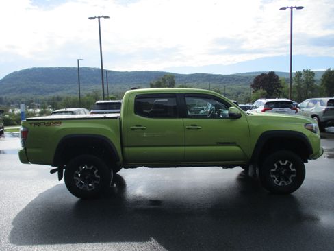 Used 2023 Toyota Tacoma TRD Off-Road w/ TRD Premium Off Road Package AWD/4WD image 4