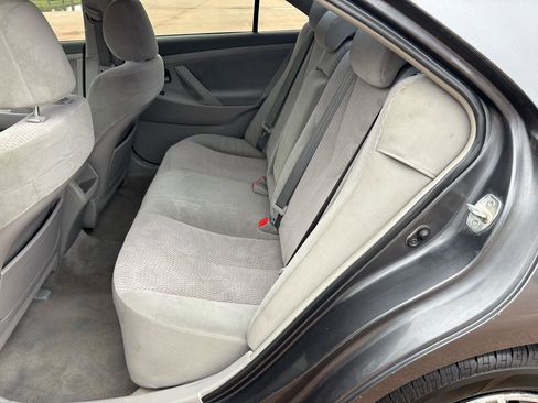 Used 2011 Toyota Camry LE FWD image 11