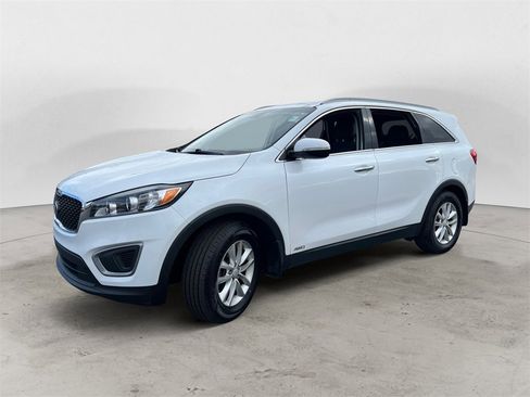 Used 2016 Kia Sorento LX w/ LX Convenience Package image 6