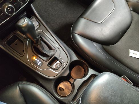 Used 2020 Jeep Cherokee Latitude Plus image 26