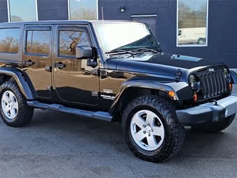 Used 2012 Jeep Wrangler Unlimited Sahara image 2