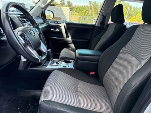 Used 2016 Toyota 4Runner SR5 AWD/4WD image 28