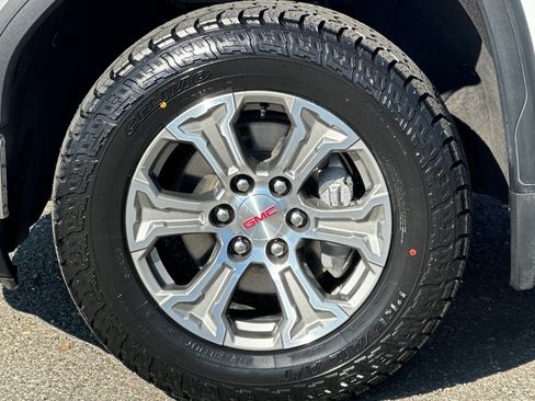 Used 2024 GMC Sierra 1500 SLT image 27