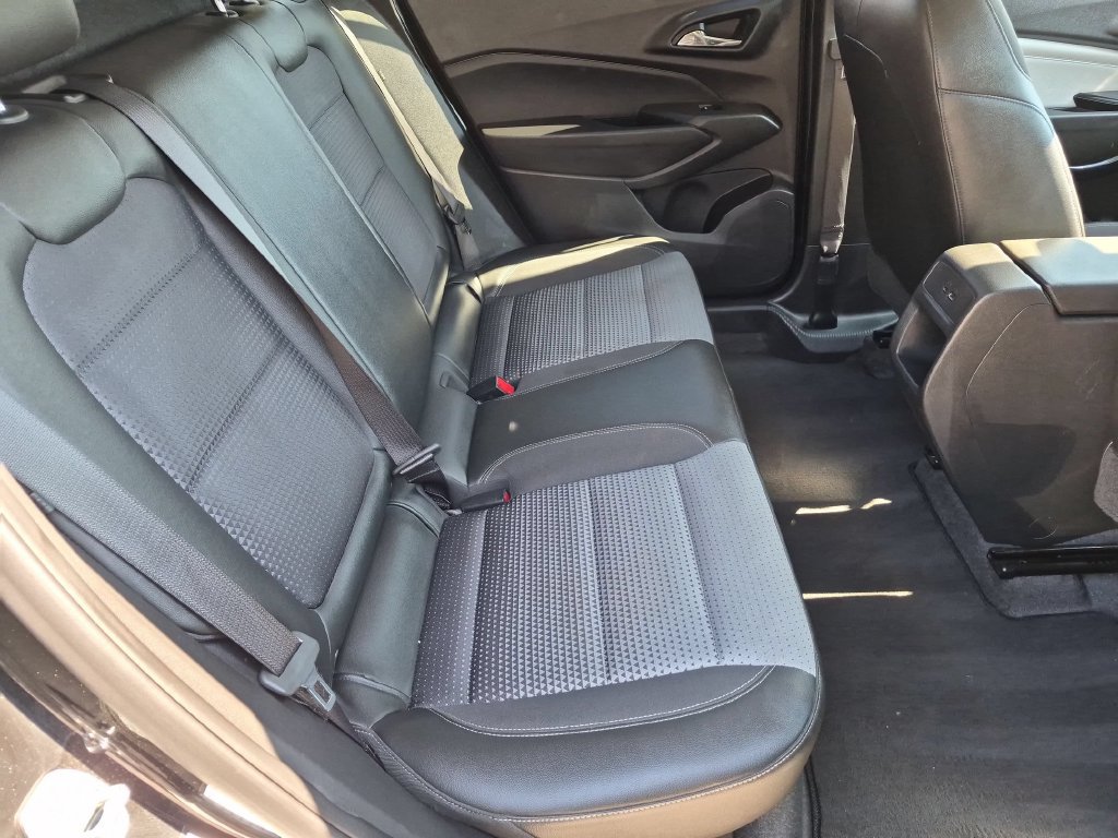 Used 2025 Chevrolet Trax LT w/ LT Convenience Package FWD image 25